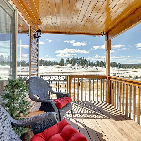 Cozy Duck Creek Village Cabin With Hot Tub And Views!